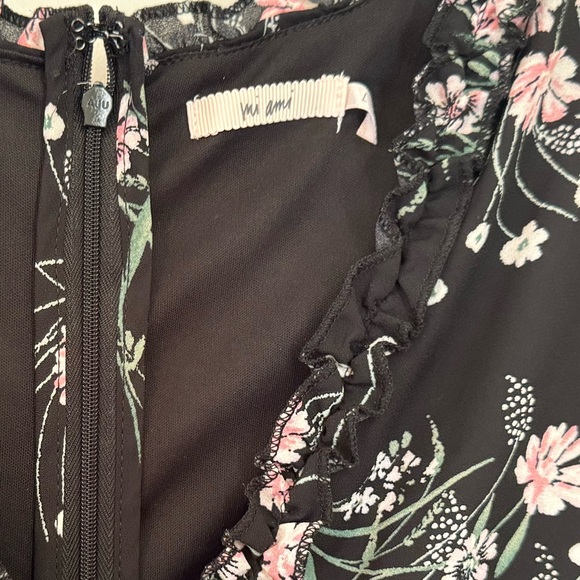 FRANCESCA’S ROMPER. MI AMI FLORAL RUFFLED SHORT ROMPER. LINED. EXCELLENT COND. - Picture 14 of 14